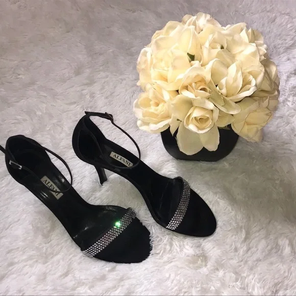 Bundle 4/ $20 🔥
Alfani sandals Heels - Picture 2 of 8